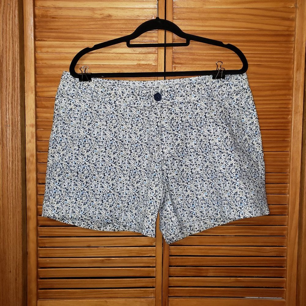 Falls Creek Floral Pattern Short Size: 16 Like New